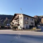 Haus Albertihof: 3-zimmer-wohnung An Top-lage In Davos-platz Appartement