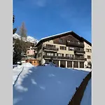 Haus Albertihof: 3-zimmer-wohnung An Top-lage In Davos-platz * Davos